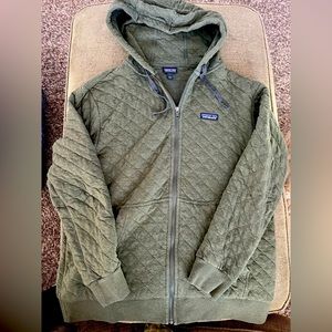 Patagonia Men’s gently worn green zip up hoodie, size L